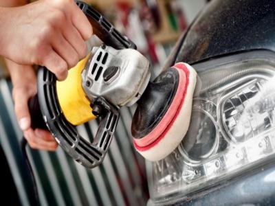 تنظيف زجاج السيارة بافضل الطرق